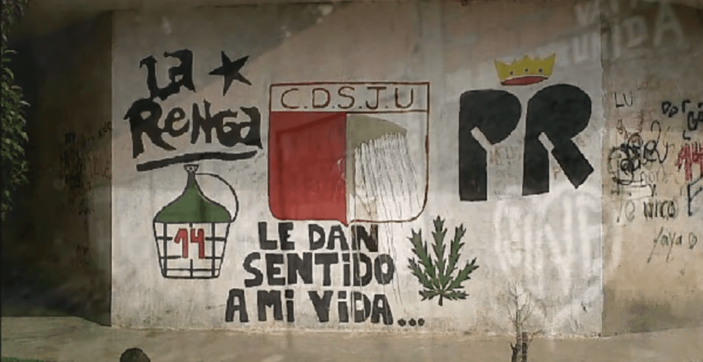 Bandera de la hinchada de Juventud Unida conservada en el archivo fotografico.