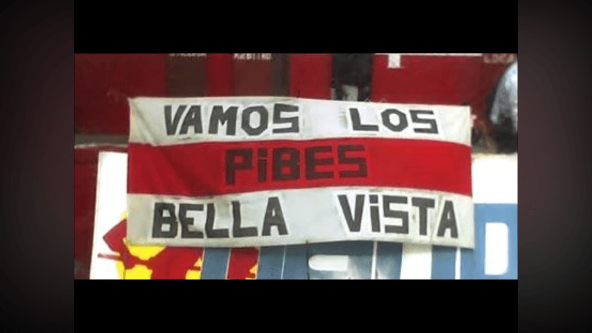 Bandera de la hinchada de Juventud Unida conservada en el archivo fotografico.